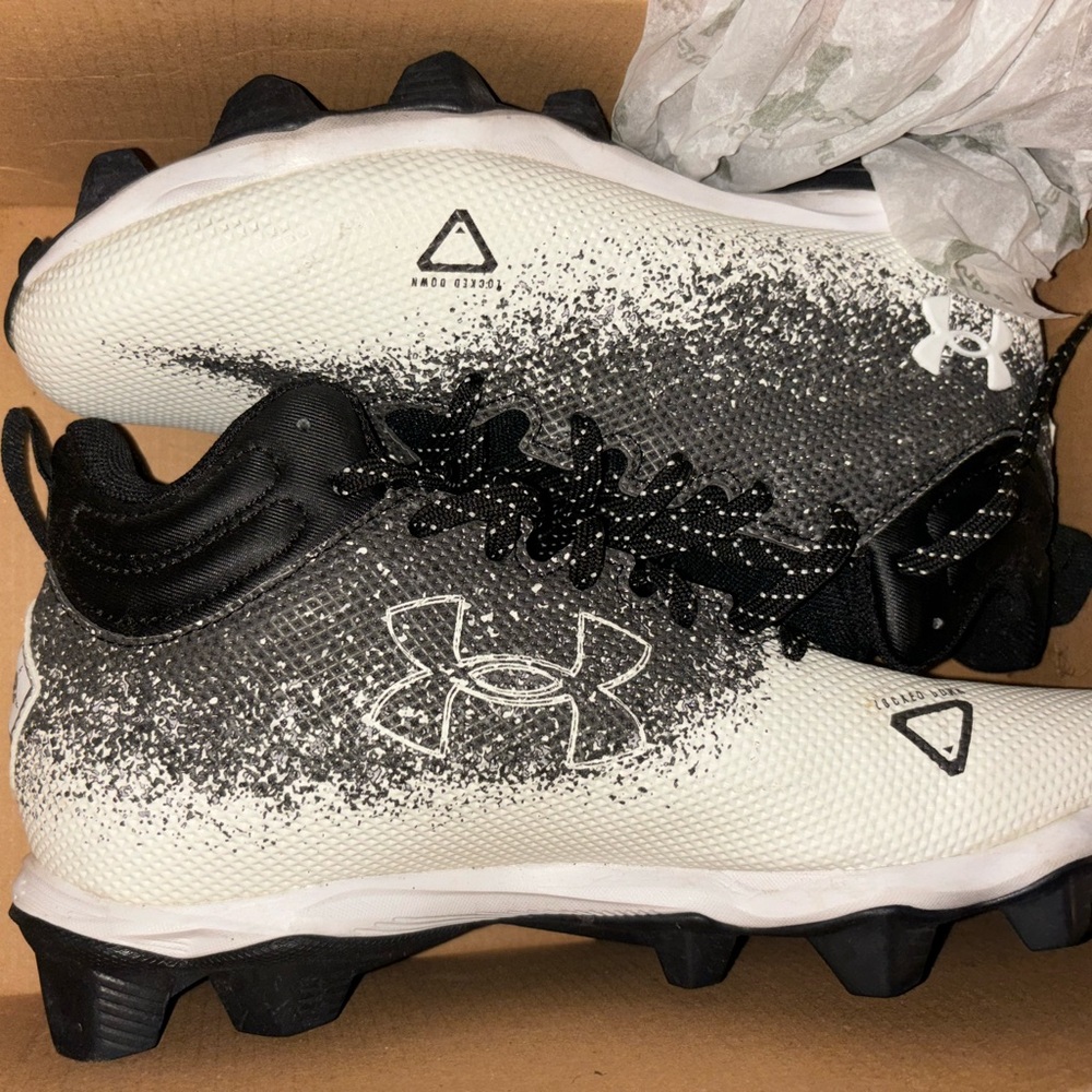 Under Armor boys cleats. Brand new 6Y